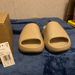 Yeezy slide pure